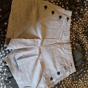 Banana Republic high waist seersucker shorts with side buttons. Size 2